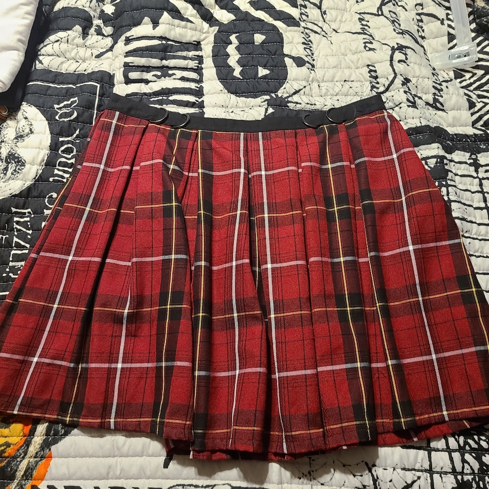 Red plaid hot topic skirt